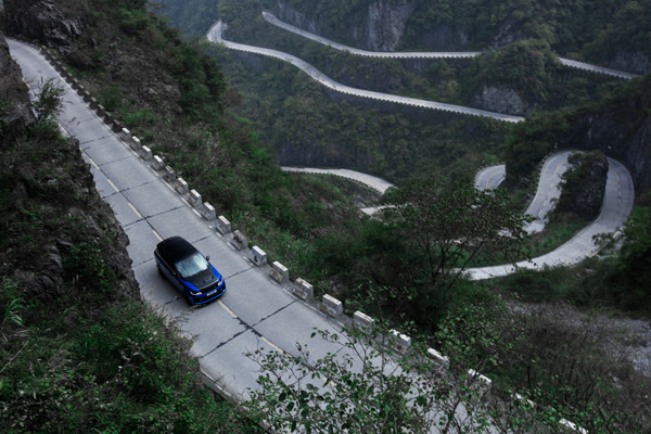 Le Range Rover Sport SVR affiche des performances de supercar