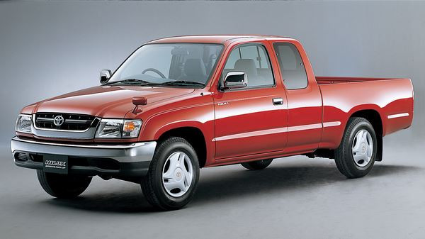 Le pick-up Toyota Hilux fête ses cinquante ans