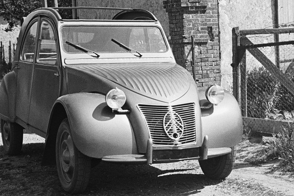 La Citroën 2CV célèbre ses 70 ans
