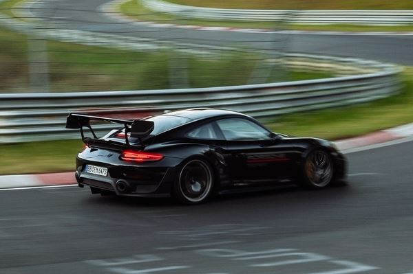 La Porsche 911 GT2 RS kit Performance Manthey boucle les 20,8 km en 6:43,300 min
