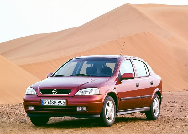 La berline compacte Opel Astra célèbre ses 30 ans