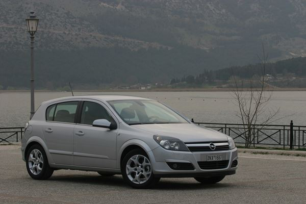 La berline compacte Opel Astra célèbre ses 30 ans