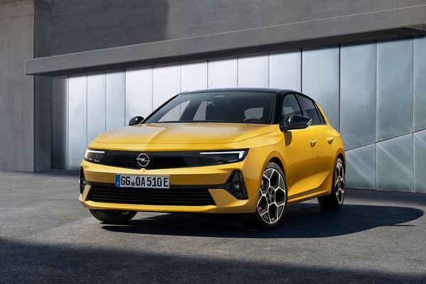 La berline compacte Opel Astra célèbre ses 30 ans