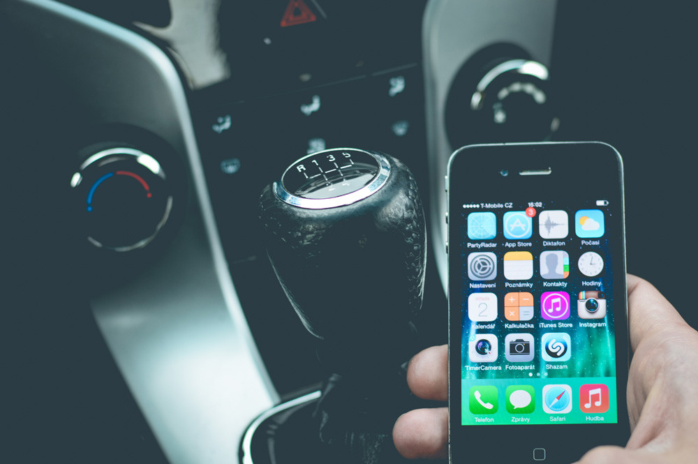 80 pour cent des automobilistes utilisent leur smartphone au volant