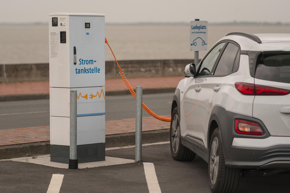 Le prix élevé des voitures électrifiées est le principal frein à l'achat