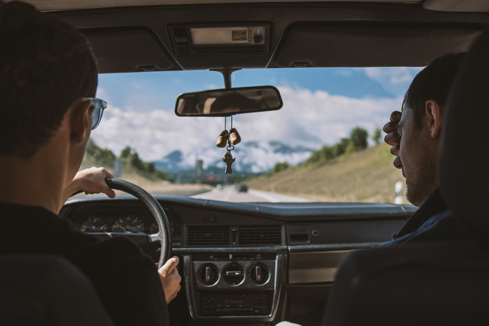 Près de la moitié des conducteurs de moins de 24 ans se disent souvent déconcentrés sur la route