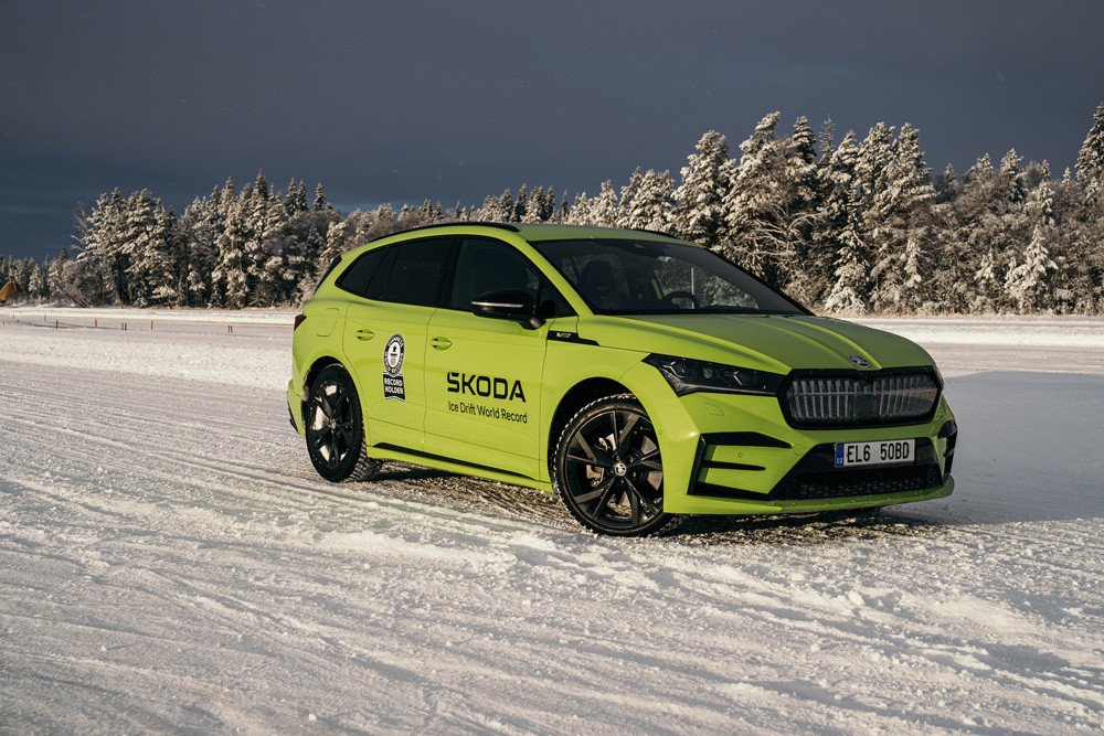 La Skoda Enyaq RS iV s'offre le record du monde de drift sur glace