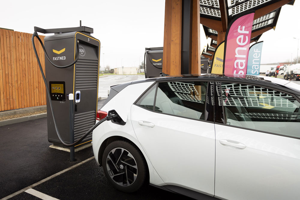 Seuls 2 Français sur 10 jugent que les véhicules électriques sont adaptés à l'autoroute