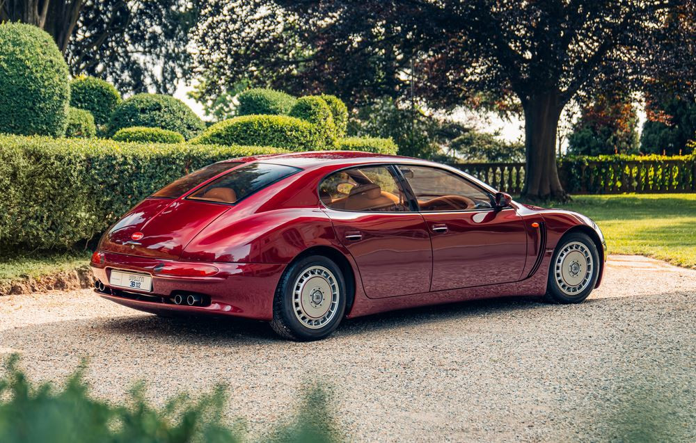 La berline Grand Tourisme Bugatti EB112 célèbre son 30ème anniversaire