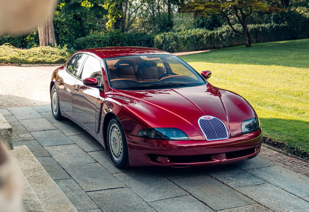 La berline Grand Tourisme Bugatti EB112 célèbre son 30ème anniversaire