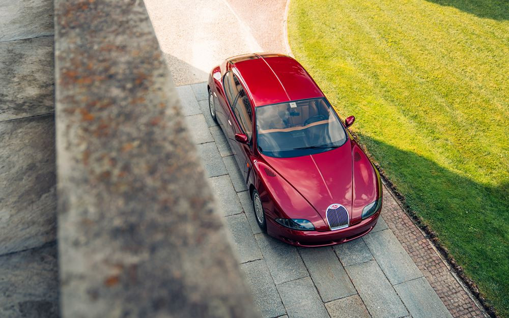 La berline Grand Tourisme Bugatti EB112 célèbre son 30ème anniversaire
