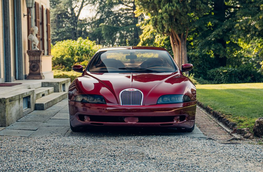 La berline Grand Tourisme Bugatti EB112 célèbre son 30ème anniversaire