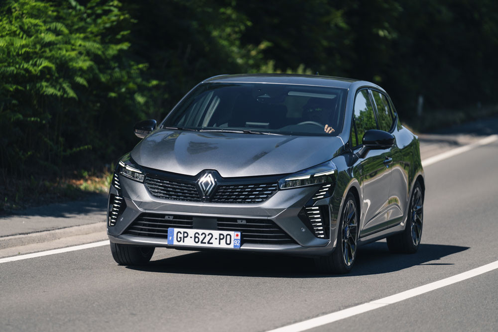 La Renault Clio devant la Peugeot 208 et la Dacia Sandero en 2023 en France