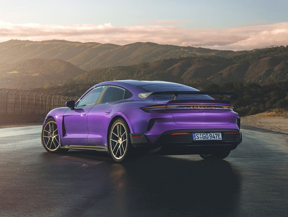 La Porsche Taycan Turbo GT avec pack Weissach s'offre le record au tour sur le Weathertech Raceway Laguna Seca