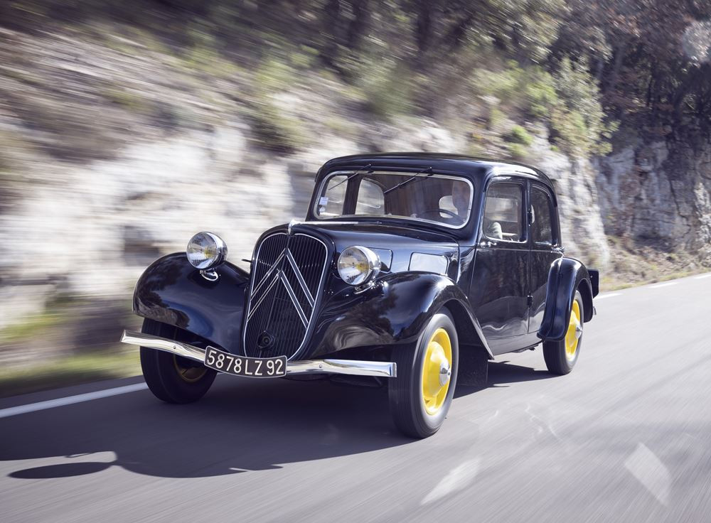 La Traction Avant de Citroën a ouvert la voie à l'automobile moderne avec le principe de roues avant motrices et directrices