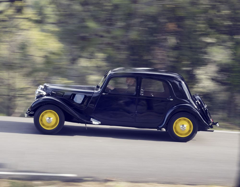La Traction Avant de Citroën a ouvert la voie à l'automobile moderne avec le principe de roues avant motrices et directrices