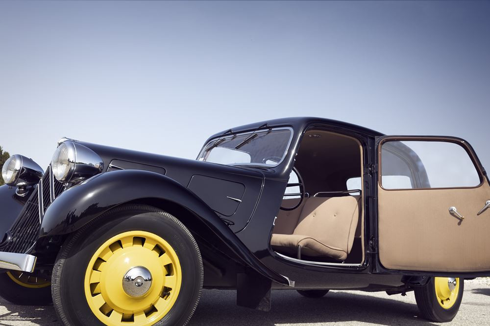 La Traction Avant de Citroën a ouvert la voie à l'automobile moderne avec le principe de roues avant motrices et directrices