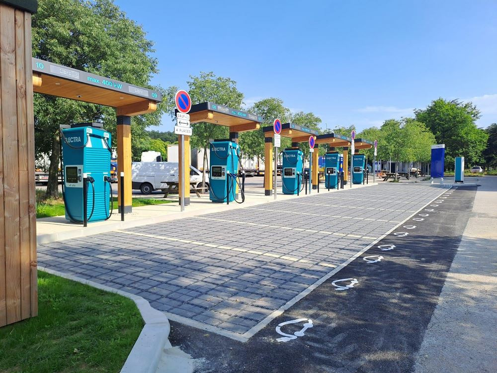 Plus de la moitié des Français convaincus de pouvoir faire de longs trajets en voiture électrique