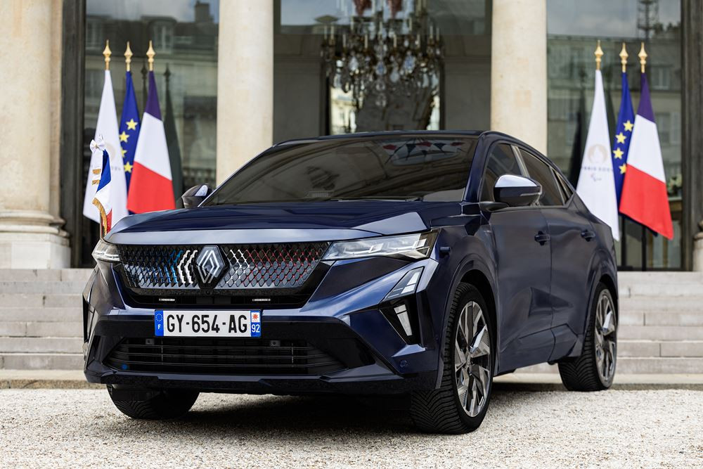 Le Renault Rafale devient voiture officielle de la Présidence de la République Française