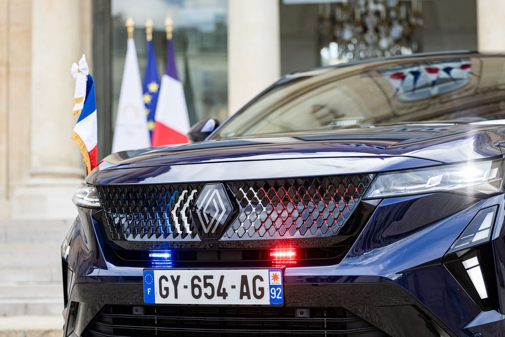 Le Renault Rafale devient voiture officielle de la Présidence de la République Française