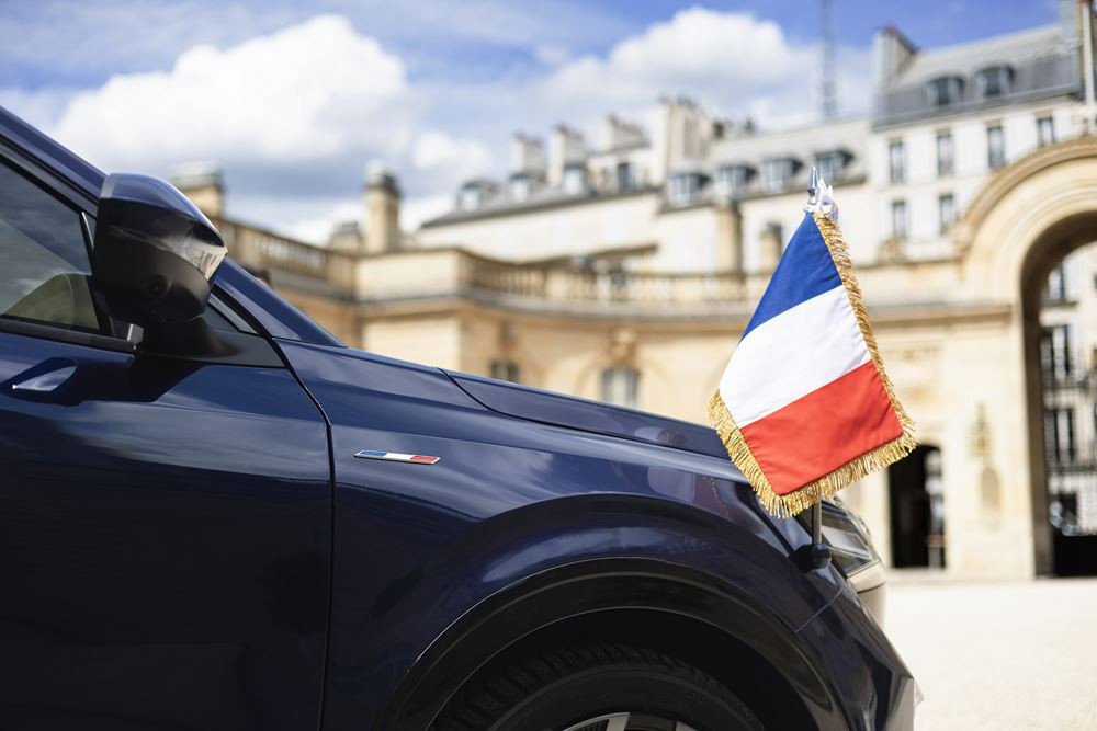 Le Renault Rafale devient voiture officielle de la Présidence de la République Française