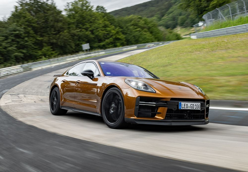 La Porsche Panamera établit un temps record de 7:24,17 minutes sur la Nordschleife du Nürburgring
