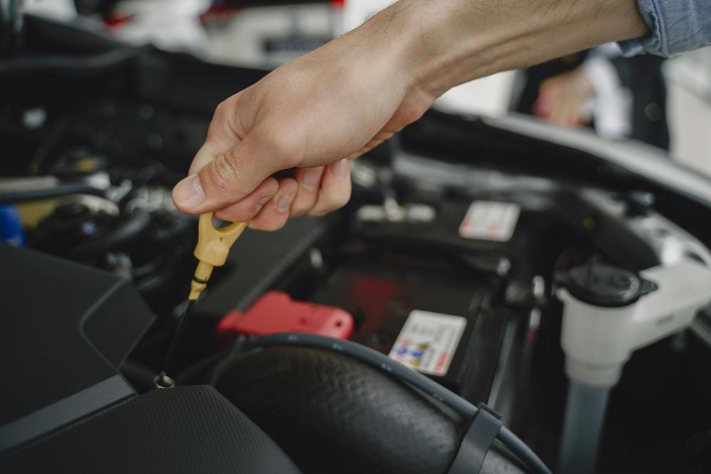 Près de 3 Français sur 5 ne font pas les contrôles nécessaires sur leur voiture avant de prendre la route des vacances