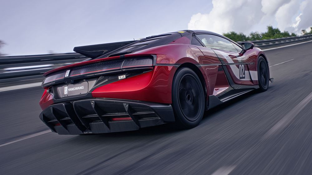La Yangwang U9 Xtreme atteint une vitesse de 496,22 km/h sur la piste d'essais de l'Automotive Testing Papenburg