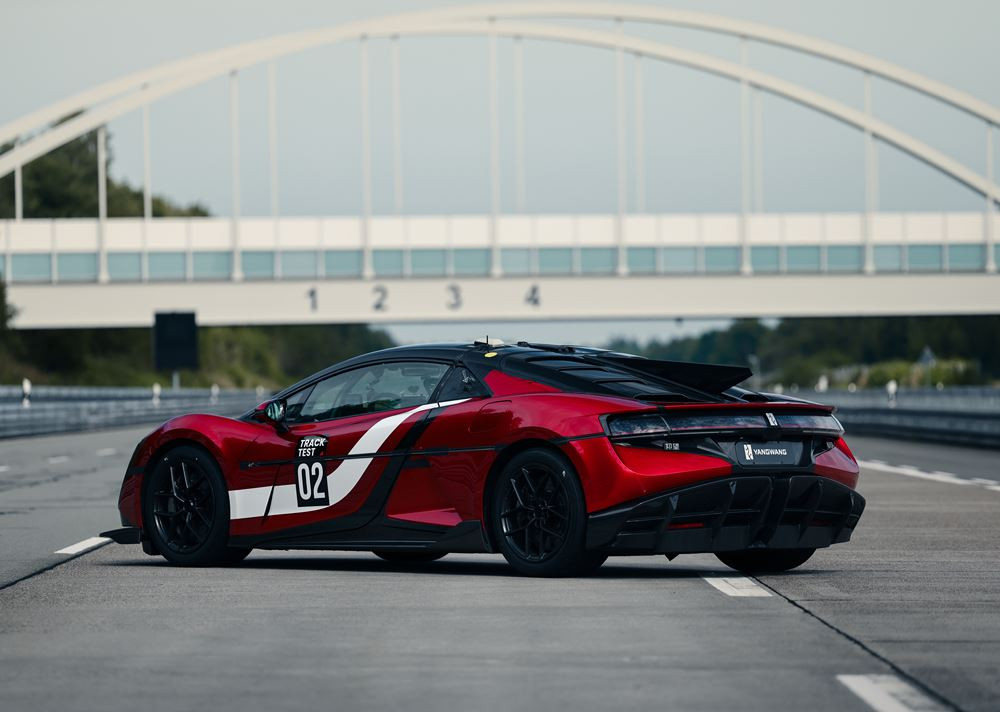 La Yangwang U9 Xtreme atteint une vitesse de 496,22 km/h sur la piste d'essais de l'Automotive Testing Papenburg