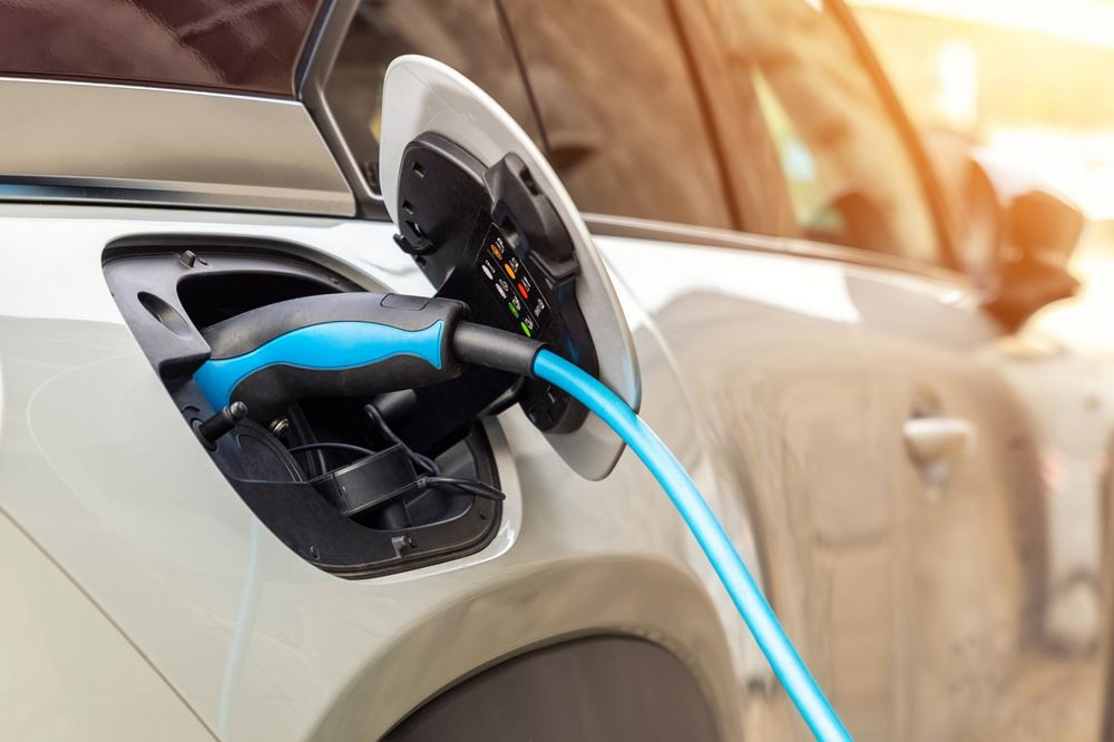 Plus d'un Français sur deux juge le coût d'achat de la voiture électrique trop élevé