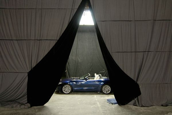 La nouvelle BMW Z4 s'exprime sur toile