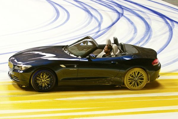 La nouvelle BMW Z4 s'exprime sur toile