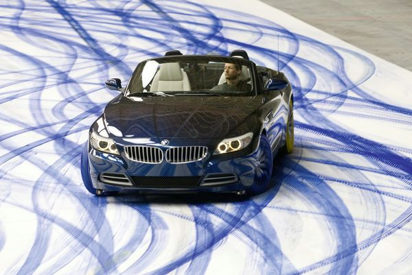 La nouvelle BMW Z4 s'exprime sur toile