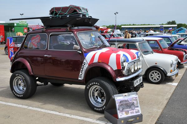 25 000 fans de MINI à Silverstone pour les 50 ans de la marque !