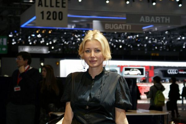 Le 80ème salon de l'automobile de Genève au travers de ses hôtesses