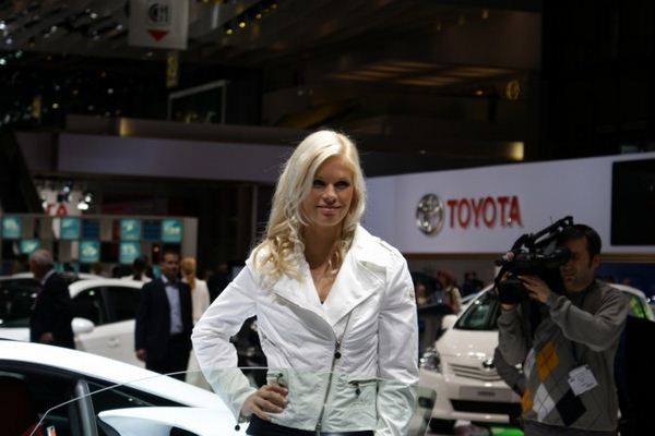 Le 80ème salon de l'automobile de Genève au travers de ses hôtesses
