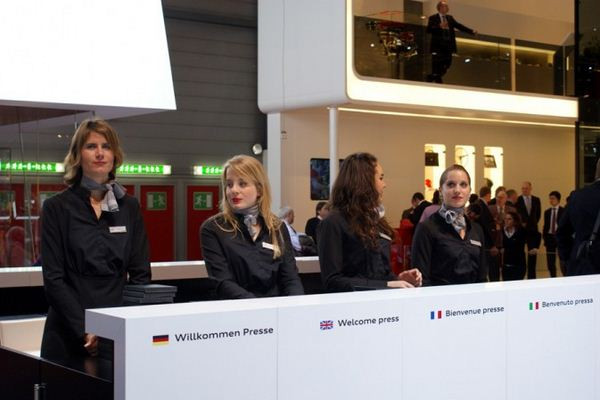 Le 80ème salon de l'automobile de Genève au travers de ses hôtesses