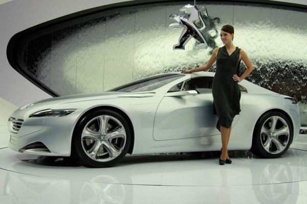 Le 80ème salon de l'automobile de Genève au travers de ses hôtesses