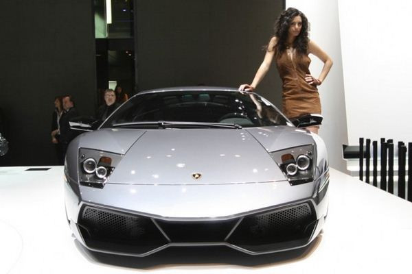 Le 80ème salon de l'automobile de Genève au travers de ses hôtesses