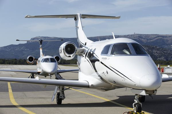 Le studio de design de BMW DesignworksUSA dessine le poste de pilotage de jets d’Embraer