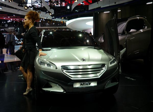 Le Mondial de l'Automobile de Paris au travers de ses hôtesses