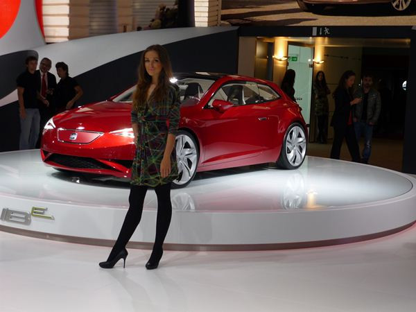 Le Mondial de l'Automobile de Paris au travers de ses hôtesses