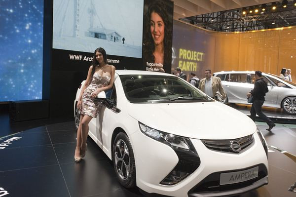 Le 81ème salon de l'automobile de Genève au travers de ses hôtesses