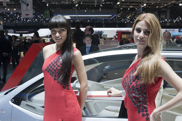Le 81ème salon de l'automobile de Genève au travers de ses hôtesses