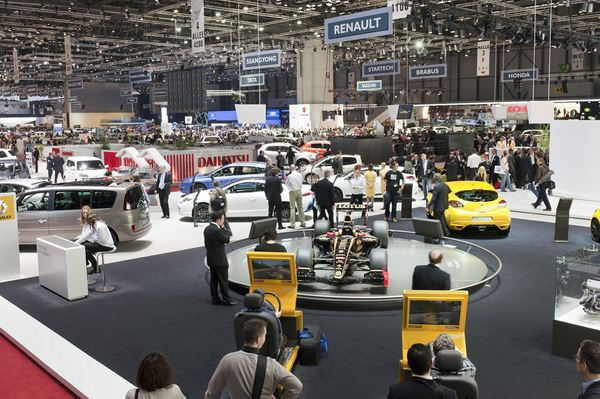 Le 81ème salon de l'automobile de Genève au travers de ses hôtesses