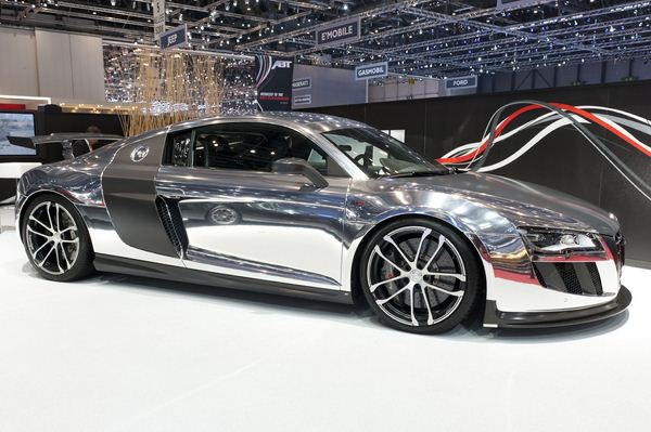 Le 81ème salon de l'automobile de Genève au travers de ses hôtesses