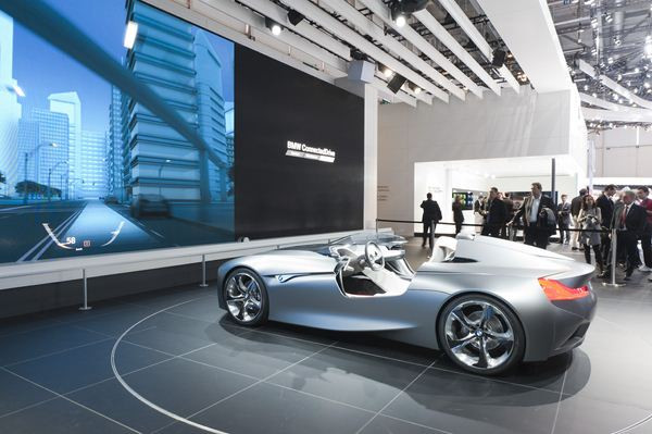Le 81ème salon de l'automobile de Genève au travers de ses hôtesses