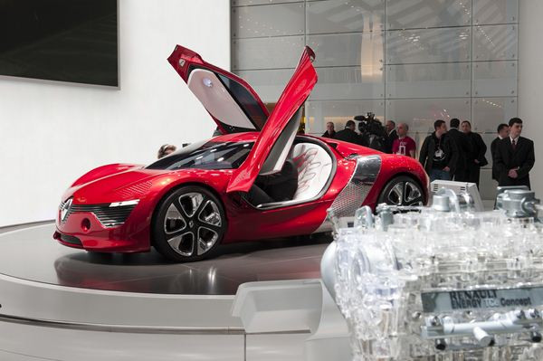 Le 81ème salon de l'automobile de Genève au travers de ses hôtesses