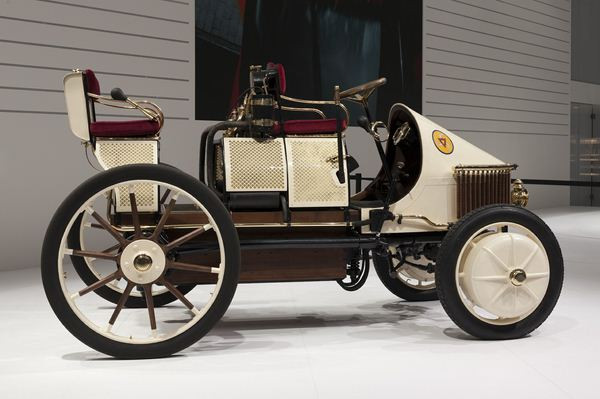 Le 81ème salon de l'automobile de Genève au travers de ses hôtesses