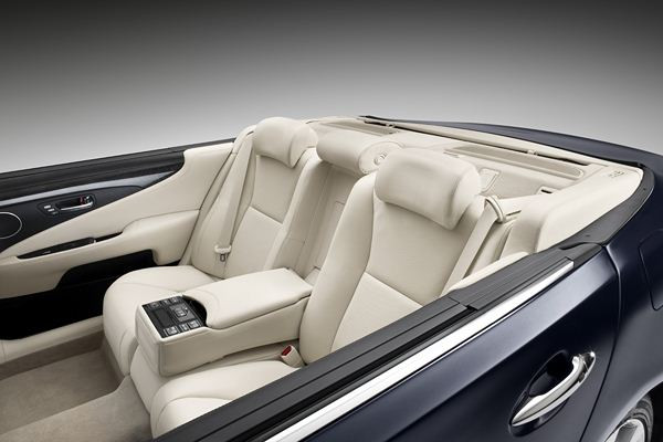 Un Landaulet Lexus LS 600h L hybride pour le mariage du Prince Albert II de Monaco